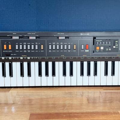 Casio MT-800 Casiotone 49-Key Synthesizer - White / Black