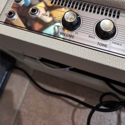 Gibson Falcon 5 1x10" Guitar Combo - Cream Bronco Vinyl with Oxblood Grille image 6
