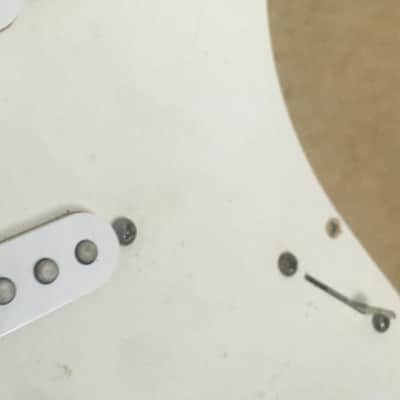 2000s Genuine Fender Guitar Aged Relic Loaded Strat Pickguard Pickups Parchment Natural Aging image 6