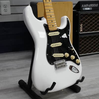 Fender Player II Stratocaster Polar White Maple Fingerboard image 2