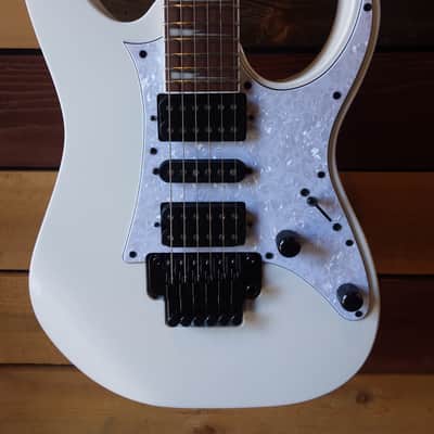 Ibanez - RG450DXB | RG Standard Series Electric Guitar / White image 2