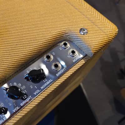 Used Victoria 35210 T Tweed Classic 2x10 Electric Guitar Amplifier image 7