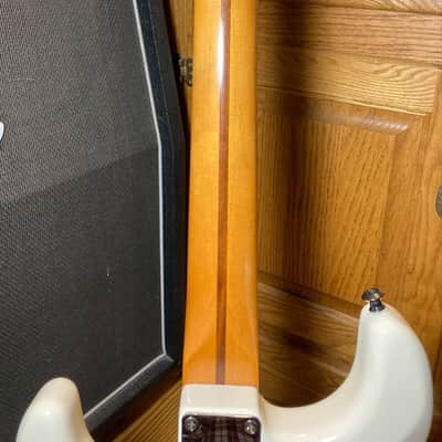 Fender Deluxe Roadhouse Stratocaster with Maple Fretboard 2008 - 2013 Arctic White image 11