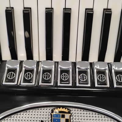 Menghini King  Piano Accordion image 3