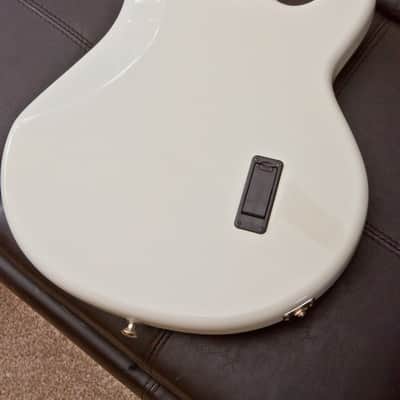 LEFT-HANDED Music Man Stingray 4H bass White image 7