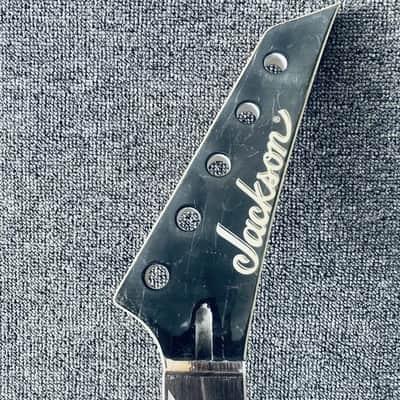 Jackson 5 String Bass Maple Neck, 24 Frets Rosewood Fingerboard image 2