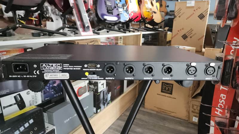 YAMAHA D1030 EQ USED - BLACK image 1