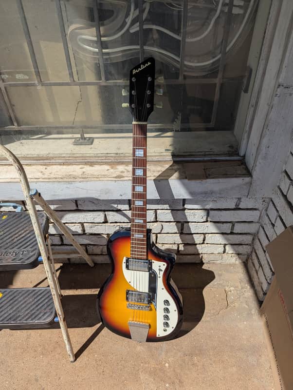 Airline Twin Tone - sunburst image 1