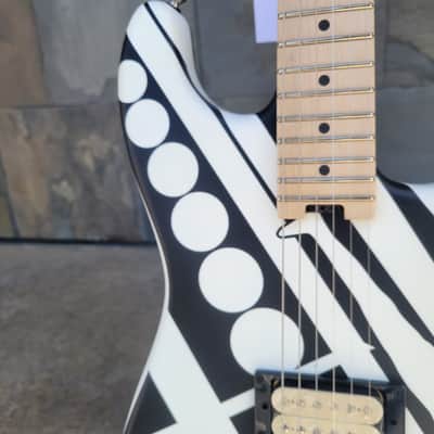 EVH® Striped Series Circles, Maple Fingerboard, White and Black with Gigbag image 5