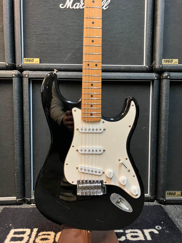 Fender Standard Stratocaster with Maple Fretboard 1998 - 2005 - Black image 1
