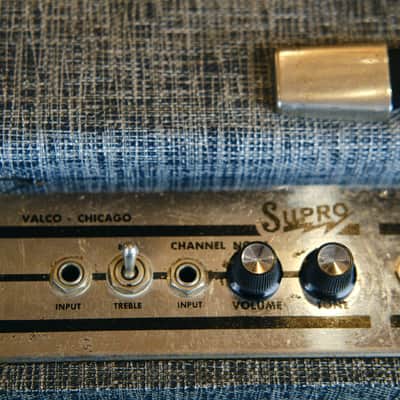 Supro 1965 697T / S6497 Combo Tremolo Valco Thunderbolt 1x15 Combo Guitar amplifier - With Original Jensen Speaker image 9