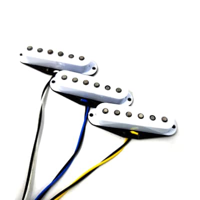 Brio Vintage Style Single Coils Alnico V Set of 3 (Cream/Black or White) image 4