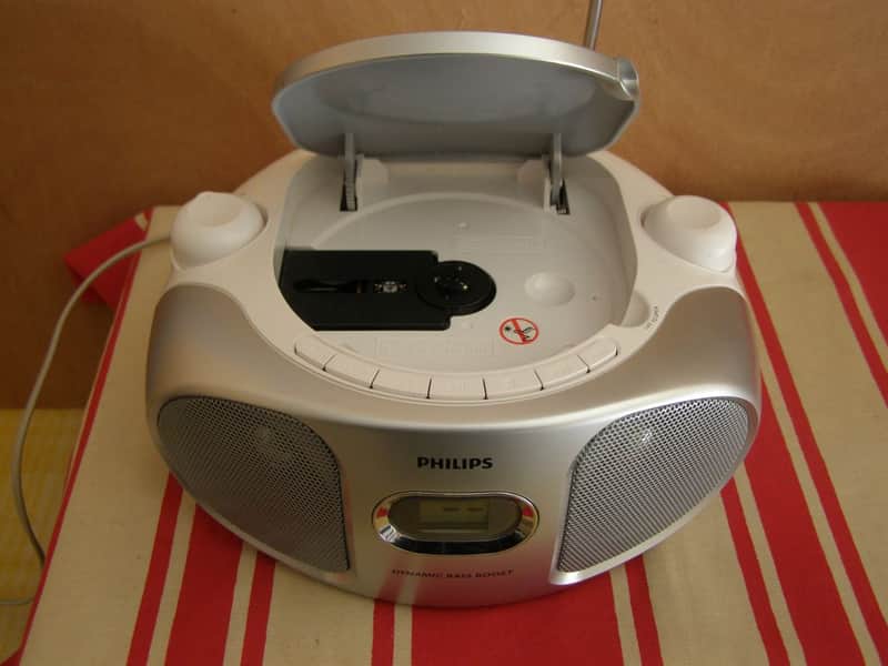 Radio CD Philips, modèle AZ102S image 1