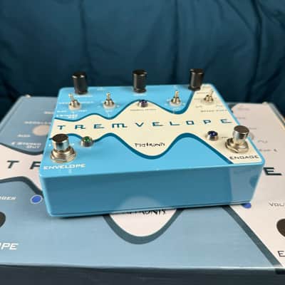 *Rare* Early Serial No Pigtronix Tremvelope 2010s - Blue Graphic image 4