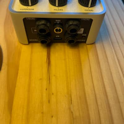 Universal Audio Astra Modulation Machine 2021 - Present - White image 5
