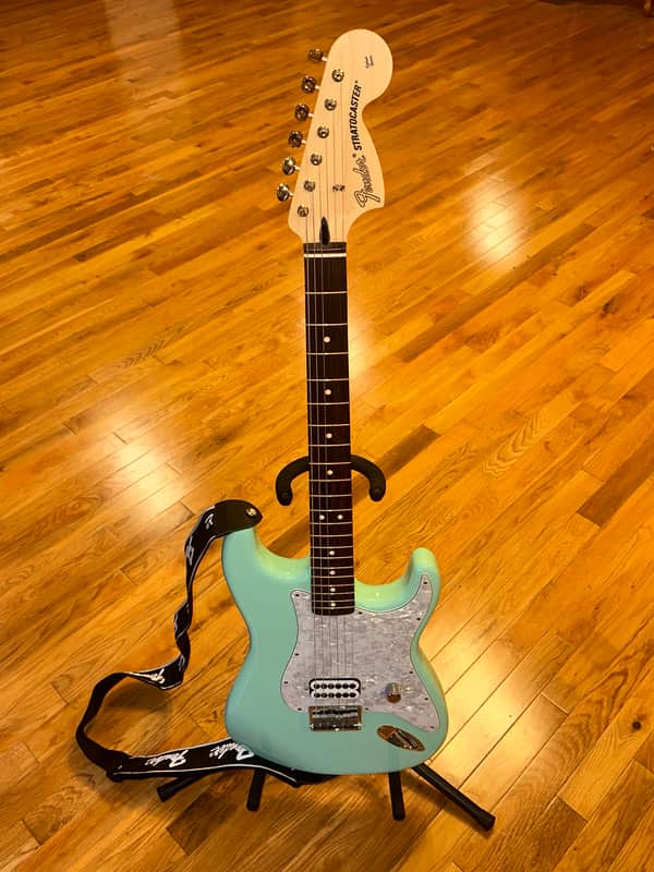 Fender Tom Delonge Signature Stratocaster - Surf Green (MINT)