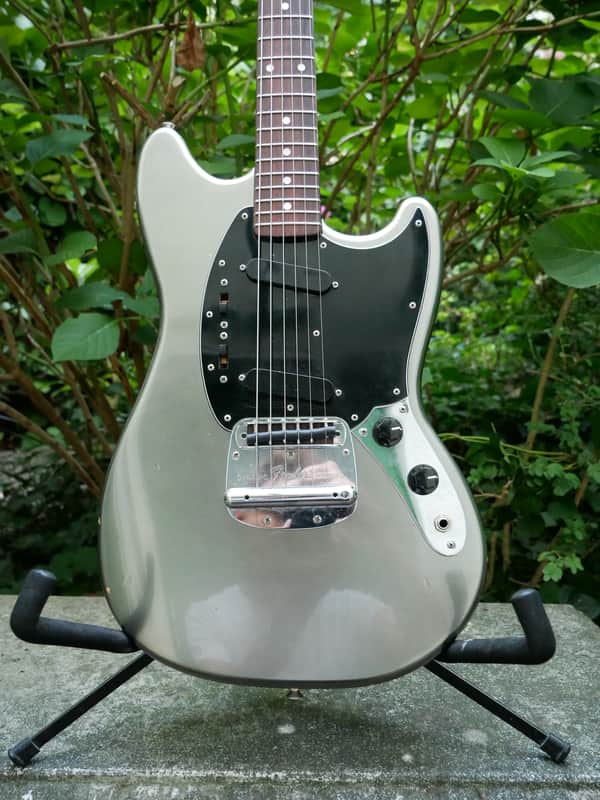 Fender Mustang – Atomic Silver – Matching Body, Neck & Headstock – CIJ - Rubber Bridge - VIDEO