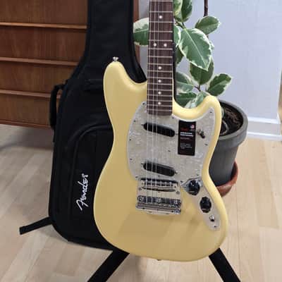 Fender American Mustang BRAND NEW 75th ANNIVERSARY Performer Vintage White 60s Kurt Cobain vibes USA Electric Guitar image 2