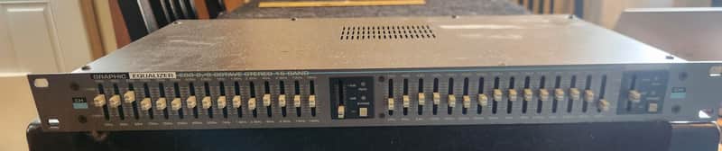 Samson E30 2/3 Octave Stereo 15 Band Graphic EQ image 1