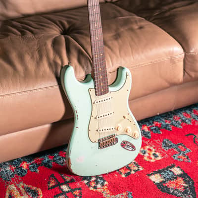 Fender Custom Shop LTD '63 Stratocaster Relic in Super Faded Aged Surf Green image 2