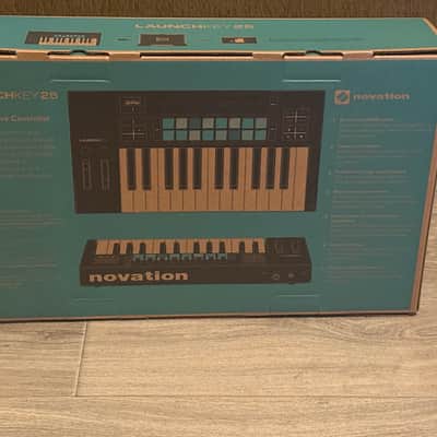 Novation Launchkey 25 MKIV MIDI Keyboard Controller 2024 - Present - Black