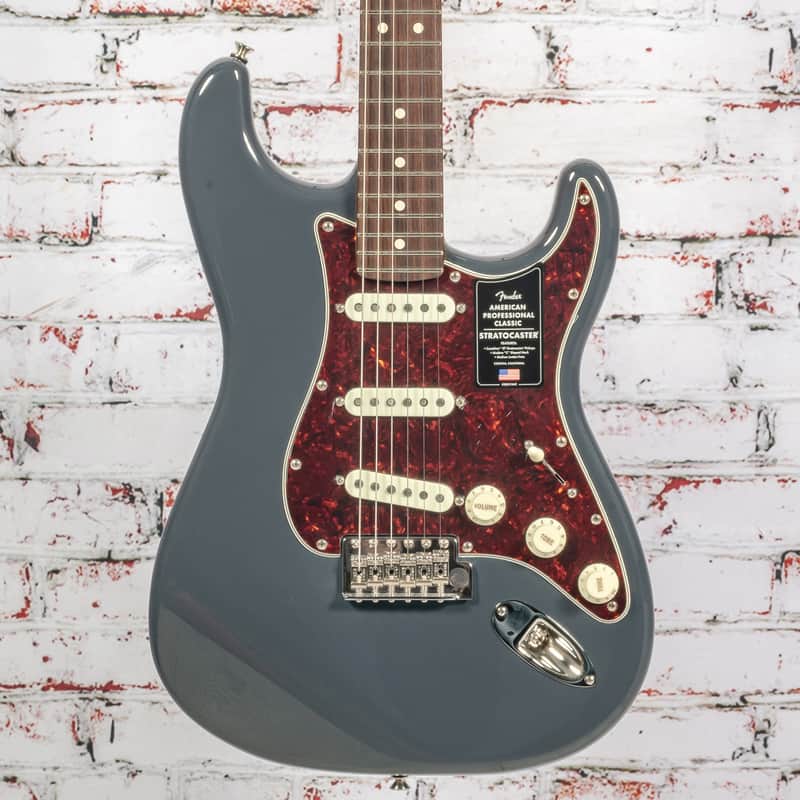 Photos - Guitar Fender Stratocaster Faded Black 