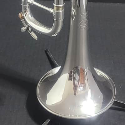 Bach Stradivarius 37 Bell Trumpet, 1 Mouthpiece &2 handle hardwood case & Key 1975-1979 - Silver plated image 10