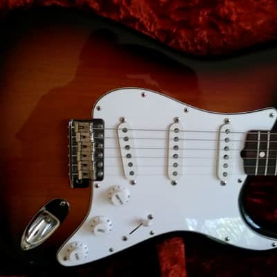Fender Jimi Hendrix Voodoo Strat Rosewood Fretboard 1998 - 2000 3-Color Sunburst Abby Ybarra CS Pups image 8