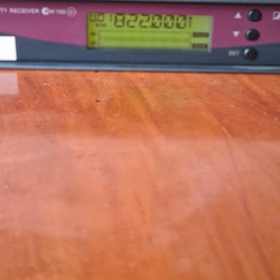 Sennheiser Sennheiser EM300 G2 D True Diversity Receiver – 786–822 MHz – Pro Unit – Low Price Deal image 5