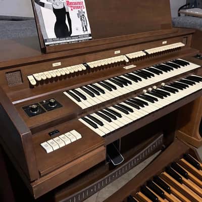 Allen Organ with 32-Note Concave Pedalboard, Allen Speaker, & Bench! image 2