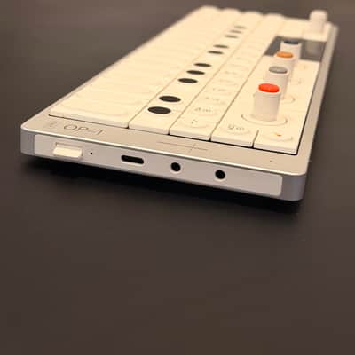 Teenage Engineering OP-1 Field Bundle + 2 Official TE Cases – Excellent image 6