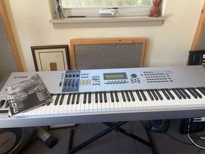 Yamaha Motif - ES8 2000s - silver image 1