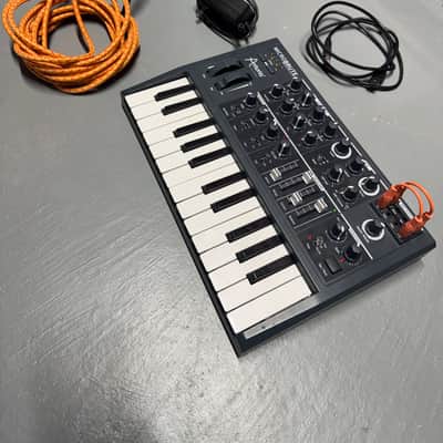 Arturia Microbrute SE 25-Key Synthesizer 2015 - Electric Blue