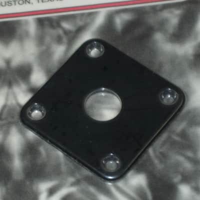 new in package Allparts AP-0633-023 Black Plastic Square Jackplate for Les Paul (this item is packaged by the manufacturer WITHOUT the screws - but I AM including screws), Allparts AP-0633-023 Black Plastic Square Jack Plate image 12