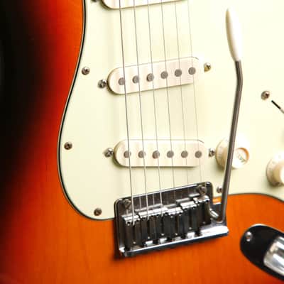 Fender American Deluxe Stratocaster 3-Colour Sunburst Electric Guitar 2006 Pre-Owned image 6