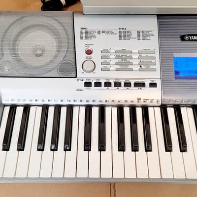 Yamaha PSR 293 61 Key Electronic Keyboard Portable Piano MIDI Touch Sensitive 6 track Sequencer image 5