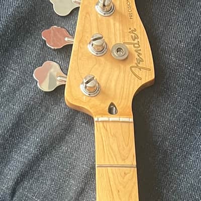Fender Player Precision Bass Maple Neck + Tuners image 1