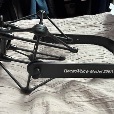 Electro-Voice RE20 Dynamic Mic WITH ShockMount Included — Black image 20