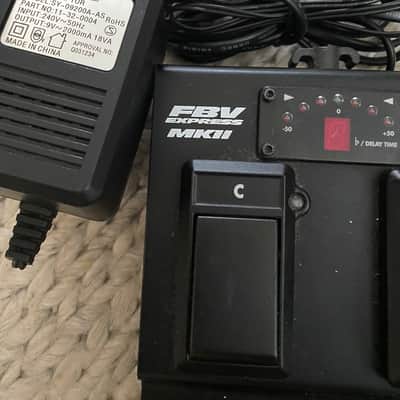 Line 6 POD X3 Multi-Effect and Amp Modeler + Lin6 FBV Espress MkII image 3
