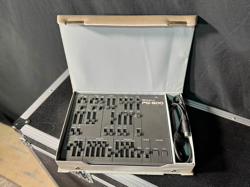 Roland PG-800 Synthesizer Programmer | Reverb