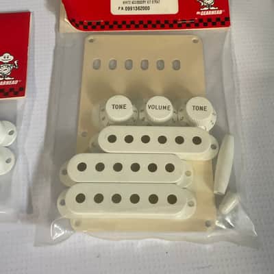Lot of Fender Stratocaster Pickup Mounting Screws/Springs & Covers image 9