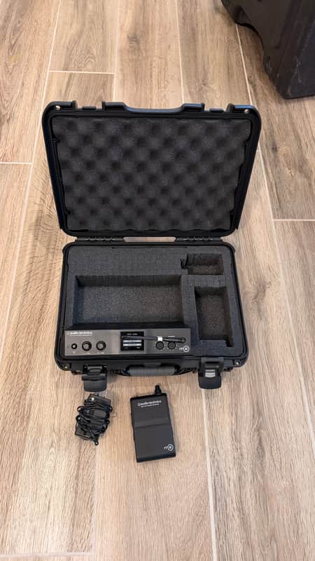 Audio-Technica M2T Wireless In-Ear-Monitor System 2010s - Black image 1