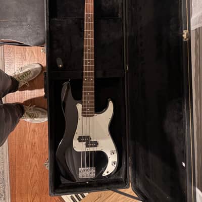 Squier Affinity P Bass 2000 - Black image 2