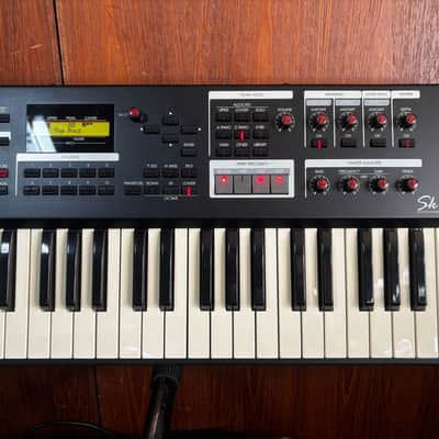 Hammond Sk1 61-key Portable Combo Organ w/ gig bag power supply image 3