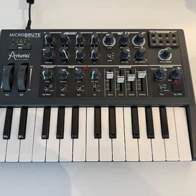Arturia MicroBrute 25-Key Synthesizer - Black