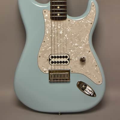 2024 Fender Artist Series Tom DeLonge Signature Stratocaster Daphne Blue image 2