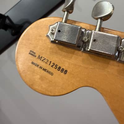 Fender Tom DeLonge Artist Series Signature Stratocaster 2002 - Daphne Blue image 18