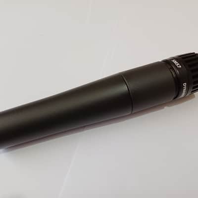 Shure SM57 Cardioid Dynamic Microphone - with zip case and mic clip image 8