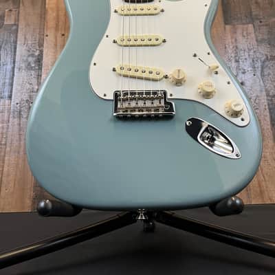 Fender American Professional Stratocaster with Rosewood Fretboard 2017 - 2019 - Sonic Grey- Electric Guitar w/Hard shell case image 5