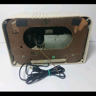 EUC RCA Victor Model 56X2 Antique Tube Radio Stereo Cream Bakelite Case Works image 5